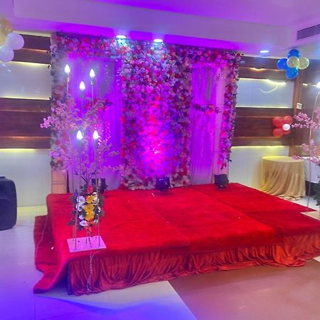 Babian Inn Lucknow Exteriör bild