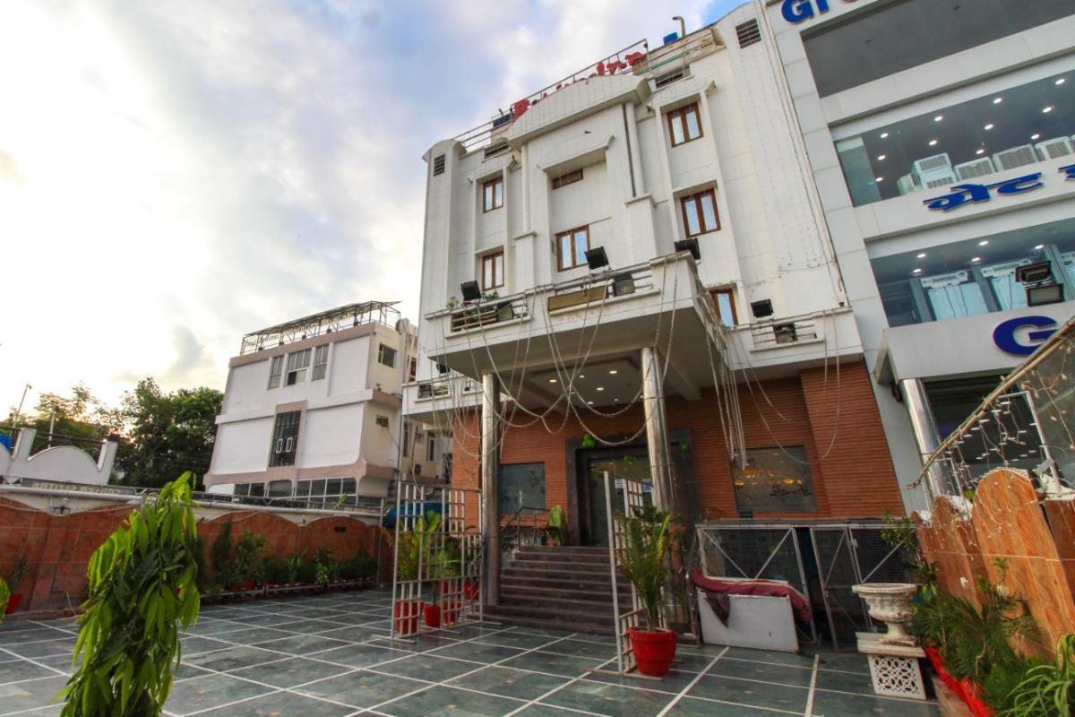 Babian Inn Lucknow Exteriör bild