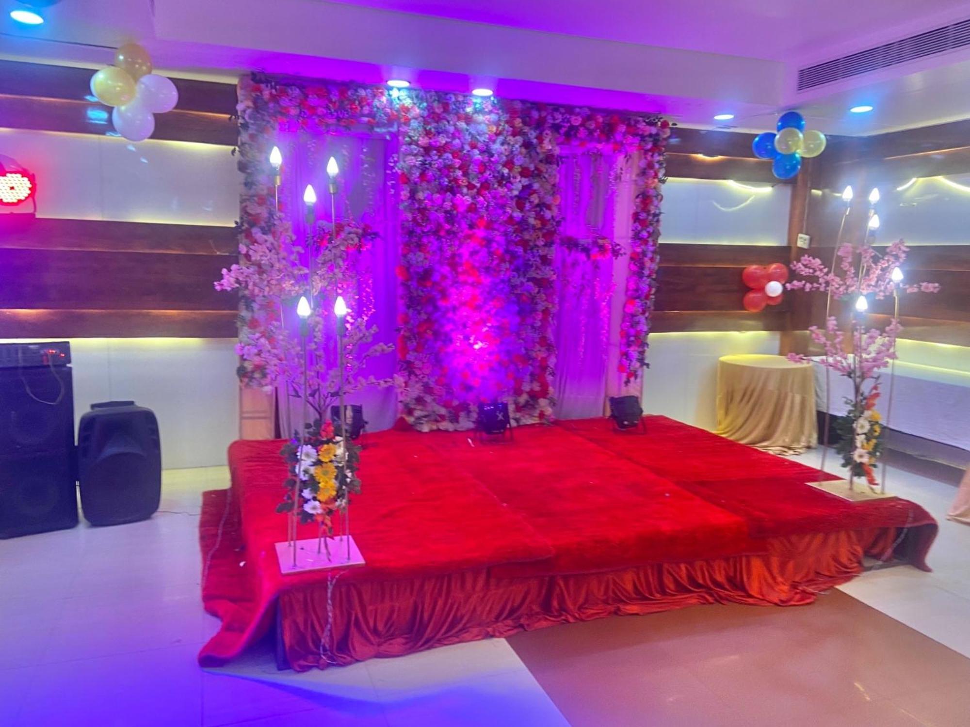 Babian Inn Lucknow Exteriör bild